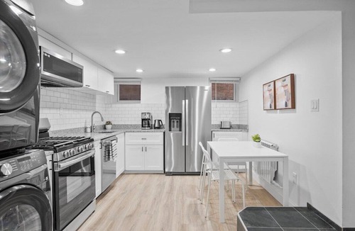 Shadyside House | Shadyside/Pittsburgh, Modern & Quiet 1 Bedroom Apartment with Free Parking