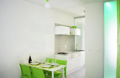 Marsala Apartment | Shower Shows