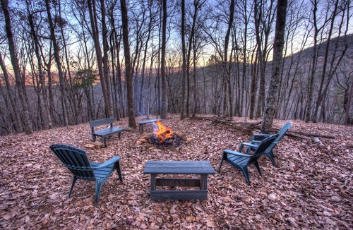 Helen Cabin | Sitting on 20 beautiful acres, totally secluded, Just 6 miles from Helen, GA!