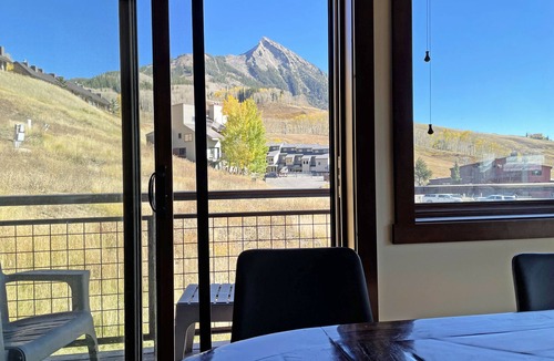 Mount Crested Butte Condo | Ski In & Quick walk to Slope! Great Views of Mt CB