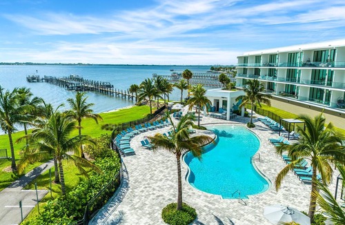 Melbourne Beach Condo | Sleek Coastal Condo with Stunning Riverfront Views and Luxury Amenities