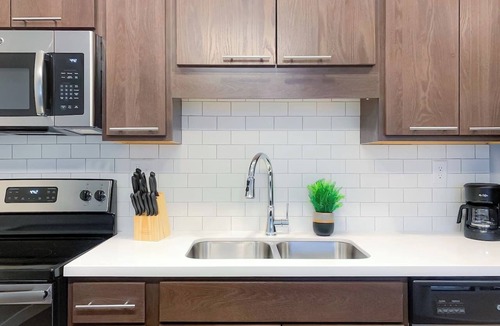 Downtown Des Moines Apartment | Sleepover | Contemporary 1BD/1BA - DTWN Des Moines