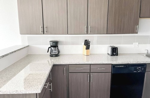 Corryville Apartment | Sleepover | Cozy 1BD/1BA + Gym - Cincinnati
