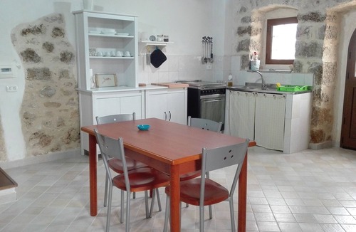 Alvito House | Small Alvitano shelter