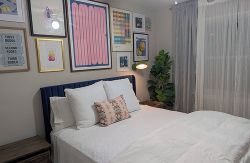 North Charlotte House | Small Space, BIG Personality in Charlotte w/King + Queen bed, Pet Friendly
