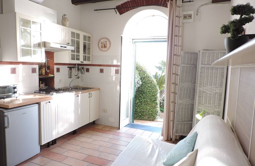 Pieve Ligure Apartment | Smart studio for 2 people, facing the sea, with outdoor gazebo, garden and pool