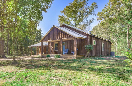 Pope House | Smart TV + Spacious Yard: Peaceful Pope Retreat