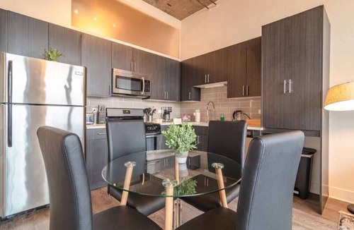 Near South Side Apartment | South Loop Chicago 2BR Apartment Near Soldier Field & McCormick Place