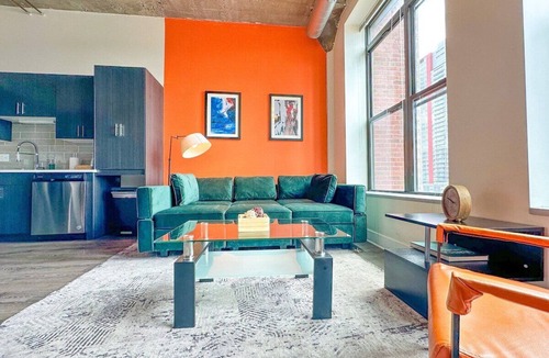 Near South Side Apartment | South Loop Chicago 2BR Apartment Near Soldier Field & McCormick Place