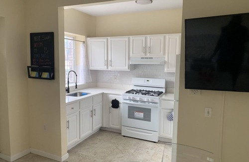 Brooklyn Apartment | Spacious 2 bedroom apartment with Patio! As Seen On Arbnb 5 star listing!
