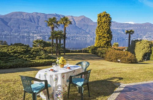 Porto Valtravaglia Apartment | Spacious 2-room apartment with about 1. 300 m² large well-kept garden plot