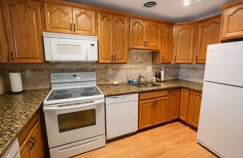 Elkins Park Apartment | Spacious 2BR/2BA Apartment | Monthly Stay Deals
