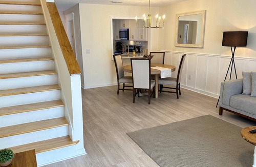 Southside House | Spacious 2BR Townhome with Private Baths