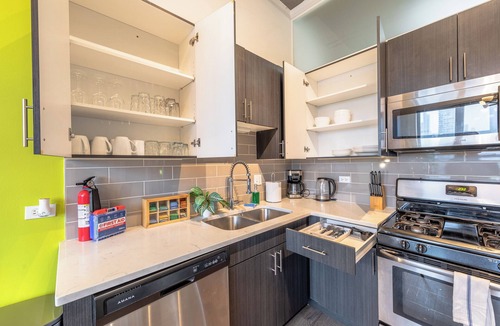 Near South Side House | Spacious 2BR Unit with Skyline View Near McCormick Place & Soldier Field