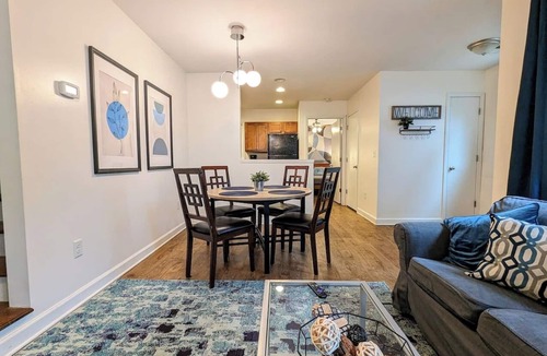 Biddleville House | Spacious 3/3 Townhome. Edge of Uptown Charlotte. Great for groups!