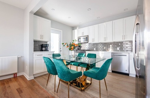 Southeast Yonkers House | Spacious 3BR Home/Free Parking/Balcony/Perfect for Families & Groups