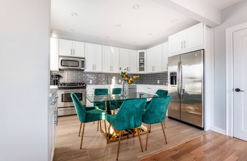 Southeast Yonkers House | Spacious 3BR Home/Free Parking/Balcony/Perfect for Families & Groups
