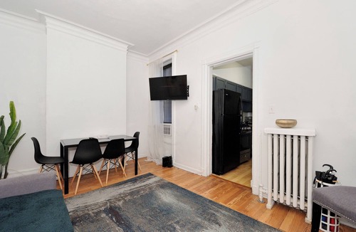 Rose Hill Apartment | Spacious 4-BDS apt in Gramercy with AC, WiFi. Perfect for couples or families!