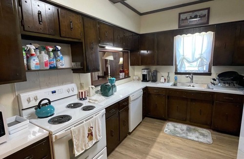 Shepherdsville House | Spacious 4-bedroom house in serene Shepherdsville with AC