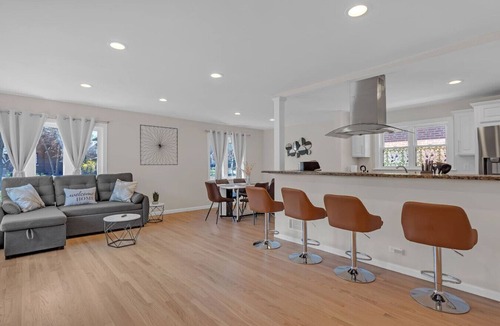 Oak Park House | Spacious 4BR Home in Oak Park