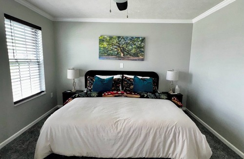 Imperial House | Spacious 5-bedroom house with WiFi, AC in fabulous Imperial