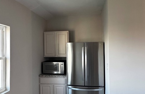 New Brighton House | Spacious 6-bedroom house in charming Staten Island with WiFi
