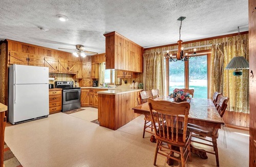 Cabins Cabin | Spacious Adventure Lodge with Firepit Near Timberline Mountain, West Virginia