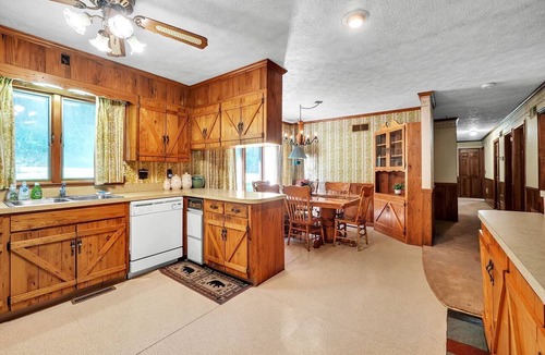 Cabins Cabin | Spacious Adventure Lodge with Firepit Near Timberline Mountain, West Virginia