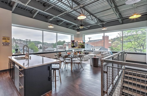 Frankfort House | Spacious and Fun 5BR Downtown Frankfort Loft Near Dining & Distilleries