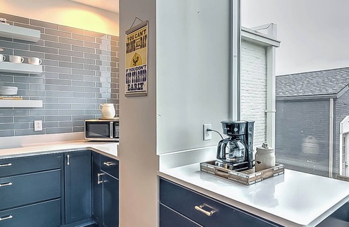 Frankfort House | Spacious and Fun 5BR Downtown Frankfort Loft Near Dining & Distilleries