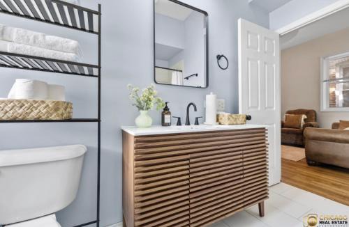 Grand Boulevard Apartment | Spacious apartment in awesome Chicago with WiFi, AC