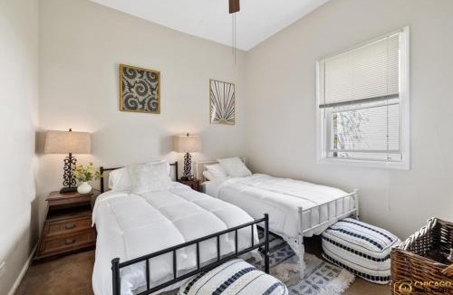 Grand Boulevard Apartment | Spacious apartment in awesome Chicago with WiFi, AC