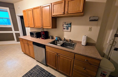Yankee Hill Apartment | Spacious & Charming 4 BR near Downtown