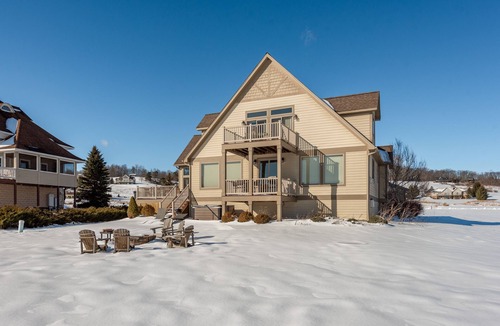 Waterfront Greens House | Spacious Dog Friendly Retreat w/Indoor Pool & Lake Access