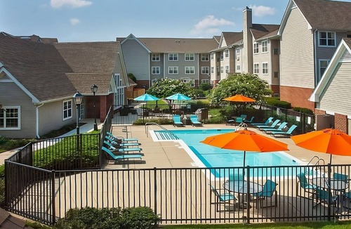 Linthicum Heights Hotel | Spacious Good-Value Accommodation! 2 Relaxing Units, w/Pool, Free Breakfast!