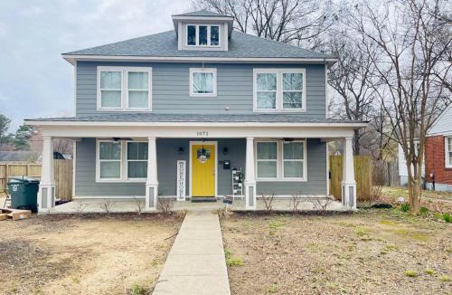 Memphis Villa | Spacious home, 3 king beds, huge backyard near UM