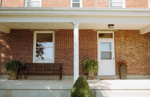 Lewisburg House | Spacious House with Large yard and King-size bed