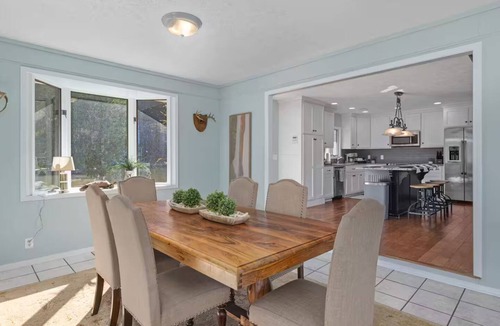 Florence House | Spacious, Luxe Design, Gameroom, Flat Grassy Knoll, Near RTJ + Waterfront View