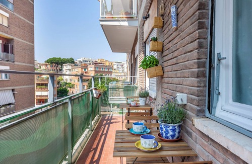 Gianicolense Apartment | Spacious New 3BR/3BA Apt in Trastevere with Balcony, A/C, Fast WiFi & Netflix