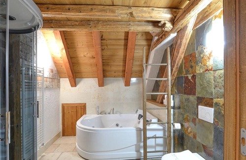 Ovaro Apartment | Spacious vacation apartment with mountain panorama in a quiet location.
