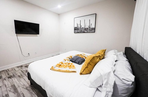 East Parkside Apartment | Specious 2BR-2BA UPenn, Central, Wi-Fi, 5 Sleep