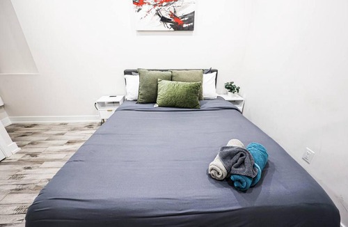 East Parkside Apartment | Specious 2BR-2BA UPenn, Central, Wi-Fi, 5 Sleep