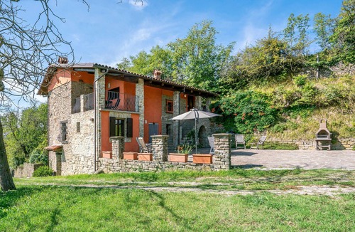 Bossolasco Apartment | Spend relaxing vacations in the vineyards of Bossolasco.