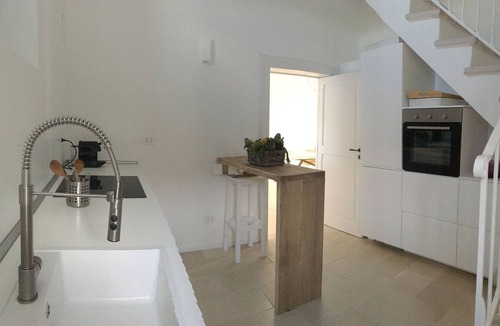 Trani Villa | Splendid restored antique villa 150 meters from the sea. Three rooms