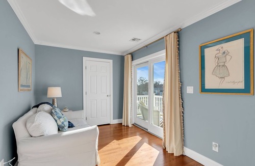 Spring Lake House | Spring Lake. 5 BR, 4 BA. 5 Beach/Pool Passes, 3 Blocks to Beach and Lake Views