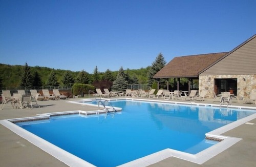 Seven Springs Condo | Spring/Summer on the Mountain at 7 Springs! Updated & Cozy condo! Ski in/Ski out