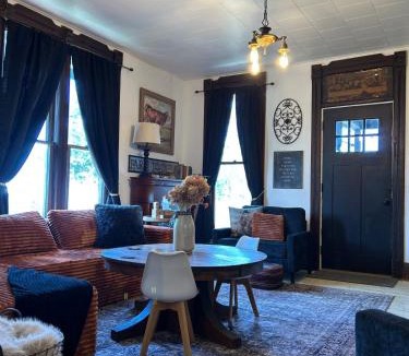 Marshall House | Stacies Moms Country Retreat