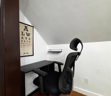 Mariners Harbor House | Staten Luxe, Modern Stay Close to NJ, NYC and Brooklyn!