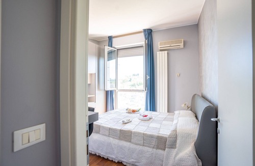 Pineta Apartment | Station Court & University Bright Apartment
