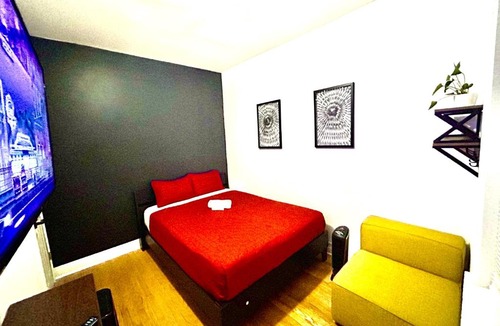 Pulaski Park Hostel | Stay Chicago